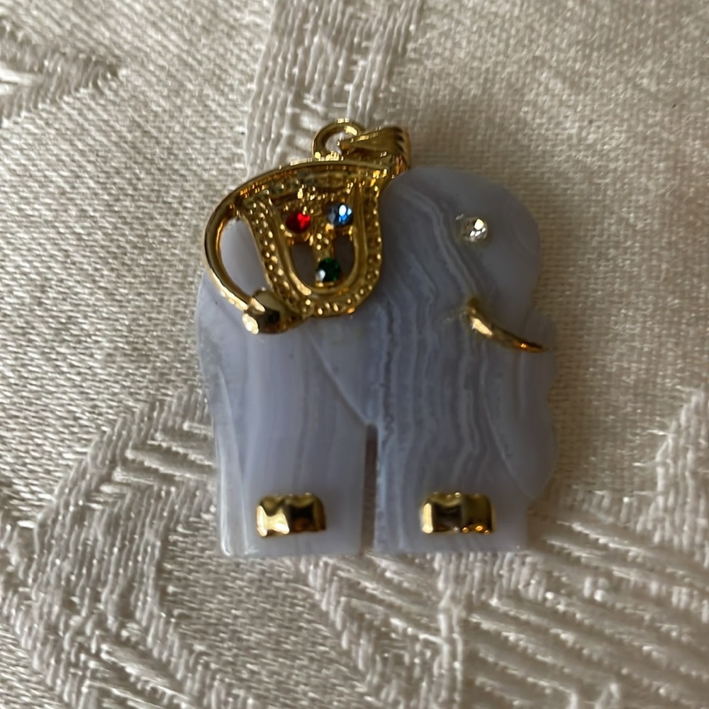 Pair of Elephant Pendants Pachyderm Theme Jewelry - Picture 4 of 5